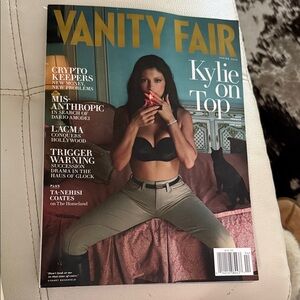 Vanity Fair Magazine - Kylie Jenner Cover (Gold, Black, Tan)